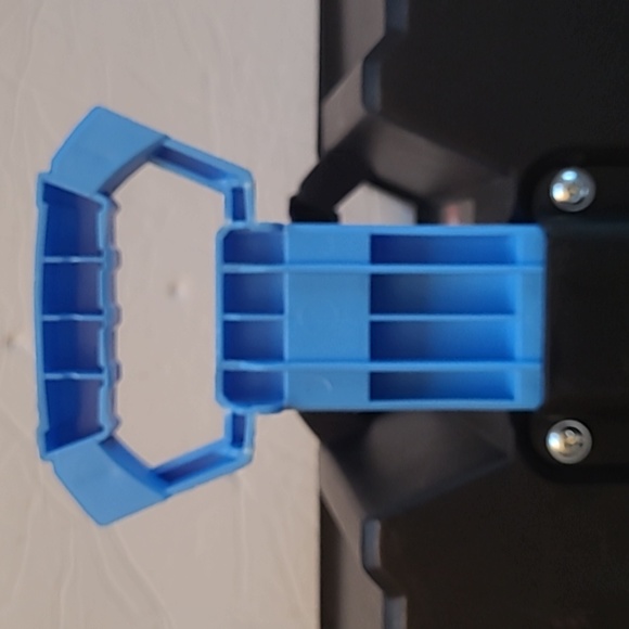 Hot Wheels Challenge Accepted Wheeled Storage Case (holds 110 vehicles) - Picture 6 of 11